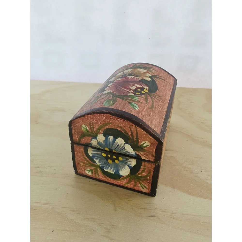 Vintage Hand Painted Wooden Floral Folk Art Small Box Jewelry Chest 3.5